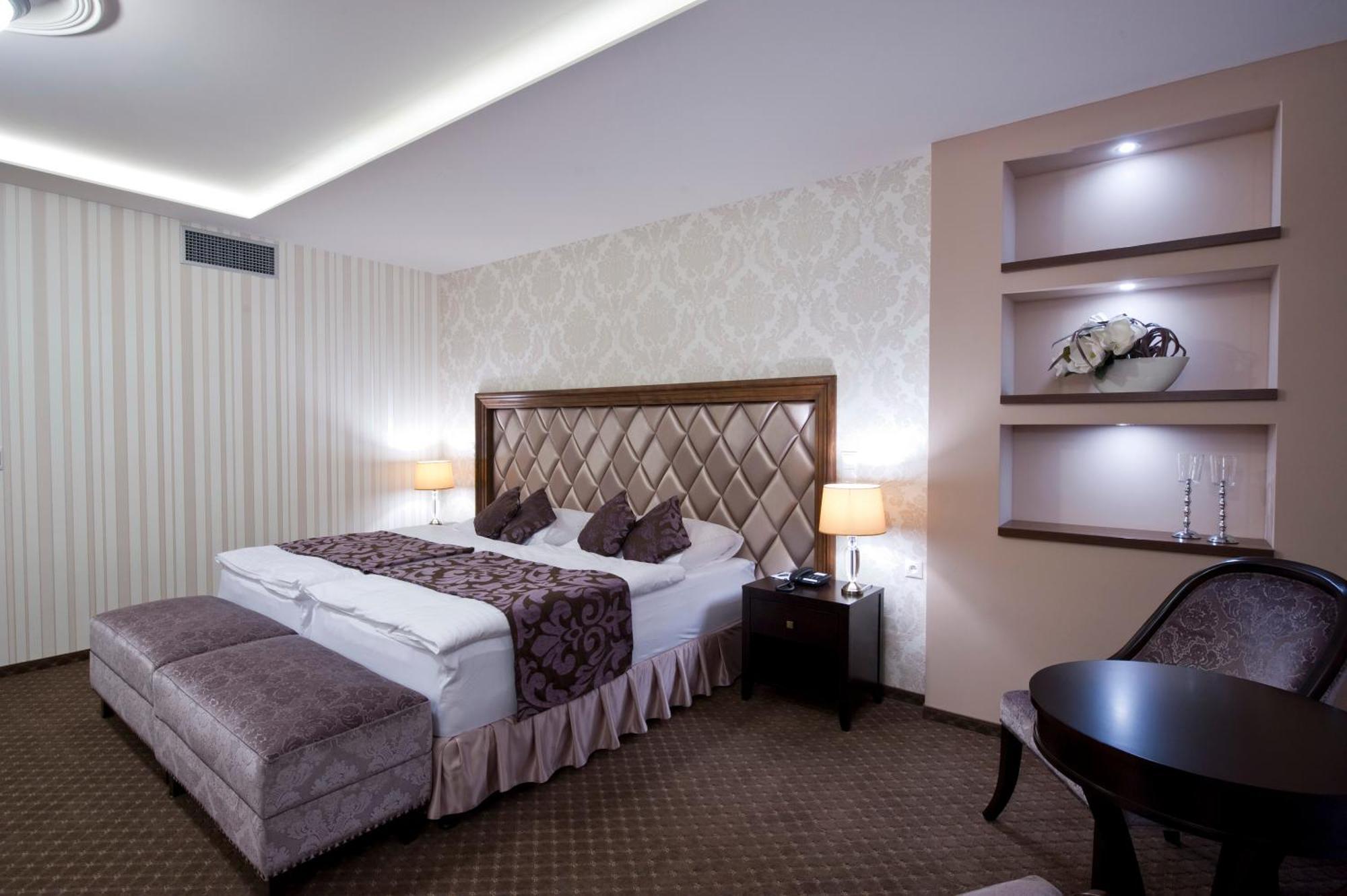 Hotel Dvorana Karlovy Vary Luaran gambar