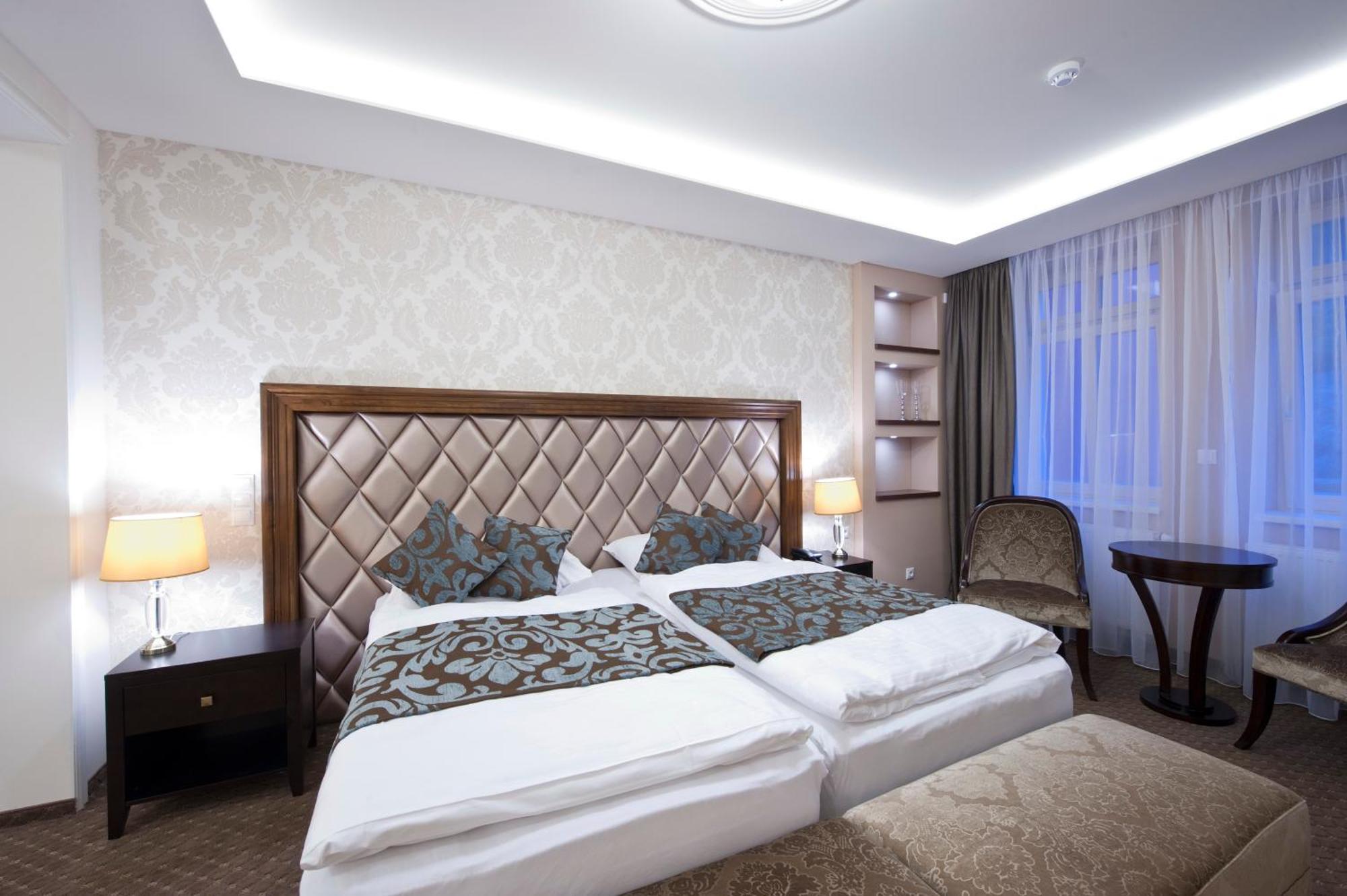 Hotel Dvorana Karlovy Vary Luaran gambar
