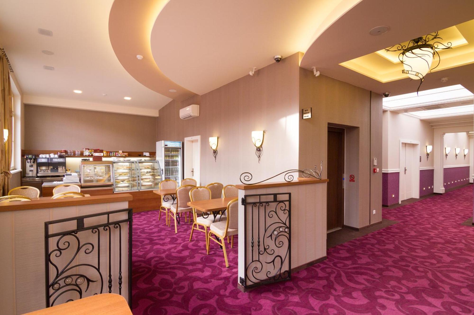 Hotel Dvorana Karlovy Vary Luaran gambar