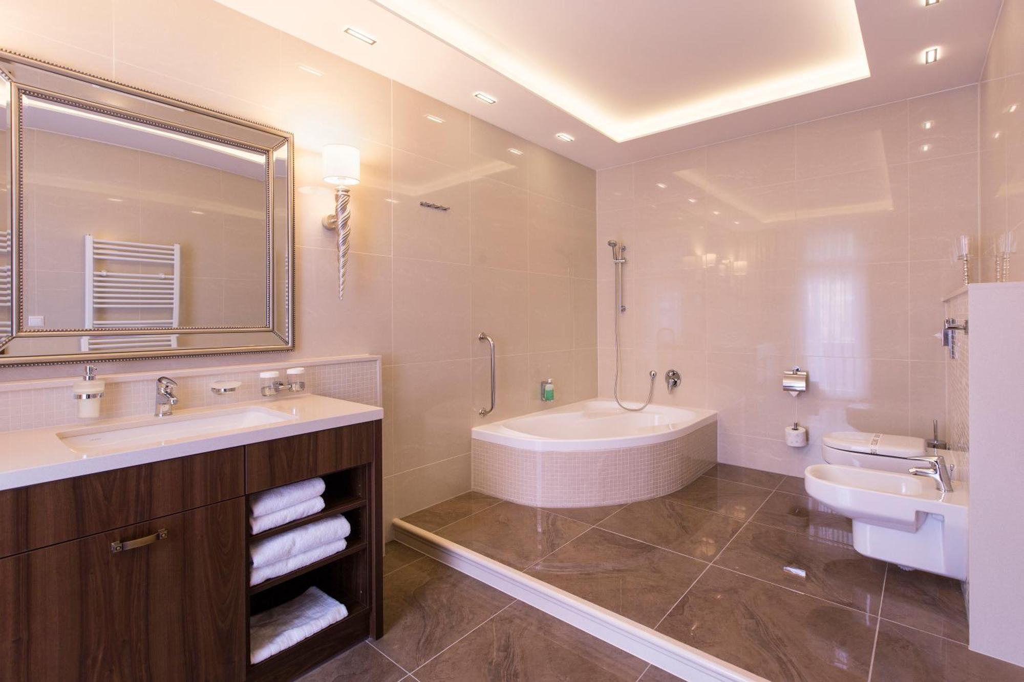 Hotel Dvorana Karlovy Vary Luaran gambar