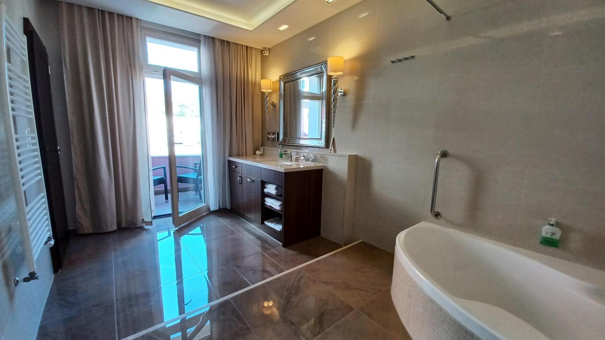 Hotel Dvorana Karlovy Vary Luaran gambar