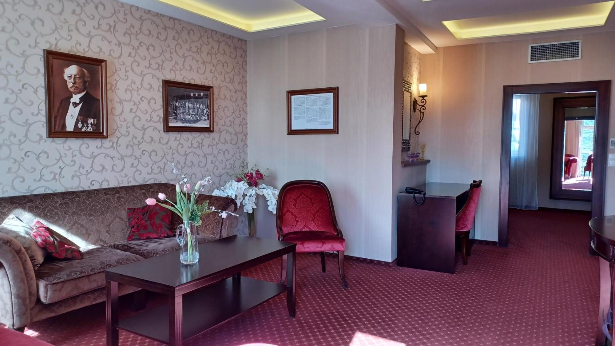 Hotel Dvorana Karlovy Vary Luaran gambar