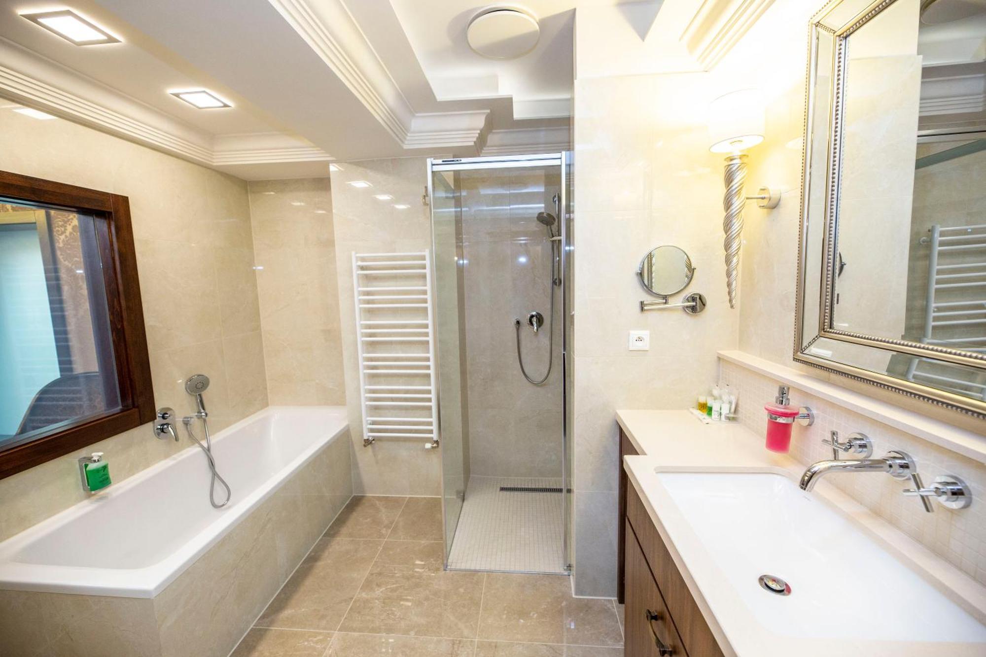 Hotel Dvorana Karlovy Vary Luaran gambar