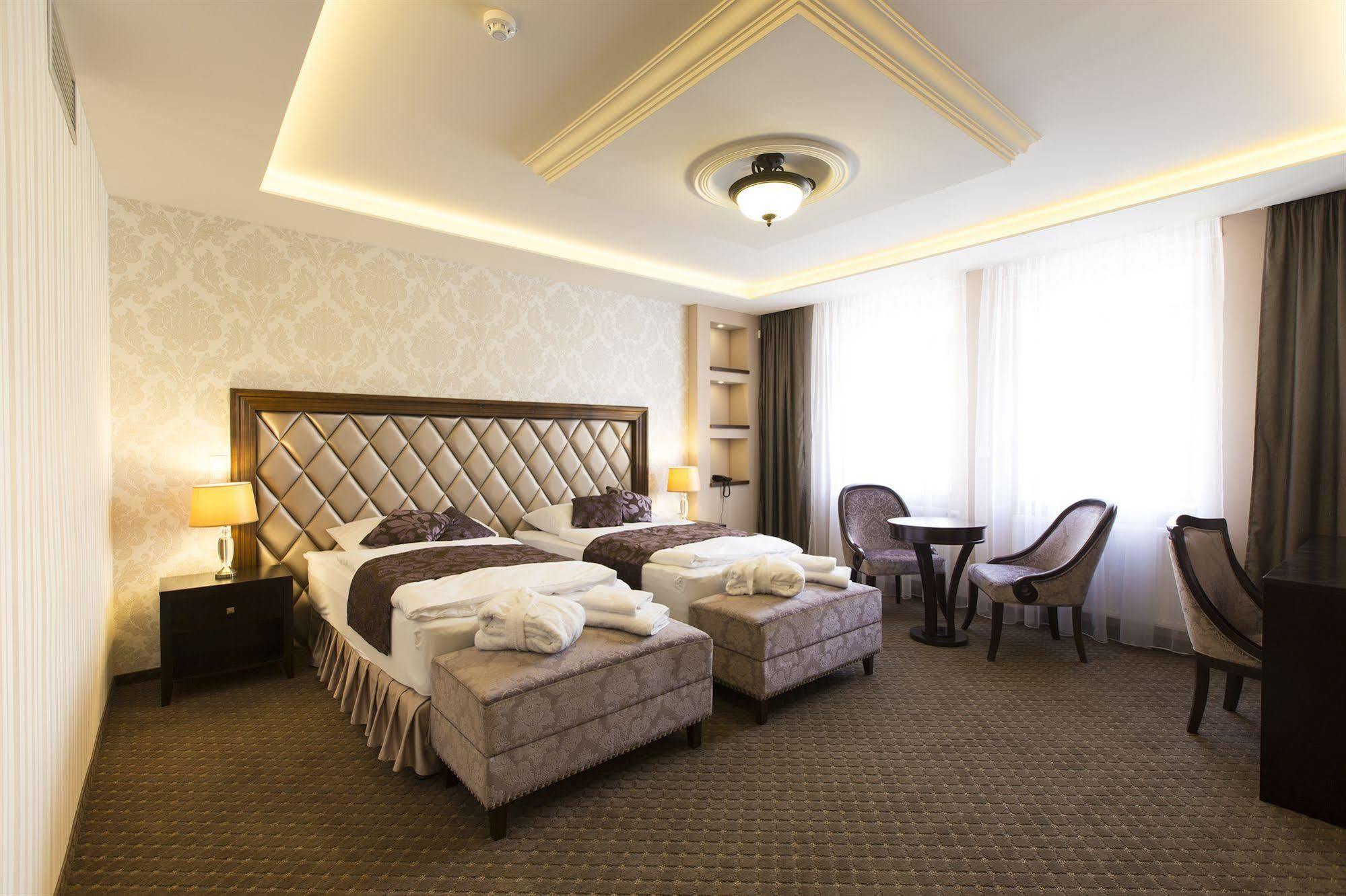 Hotel Dvorana Karlovy Vary Luaran gambar