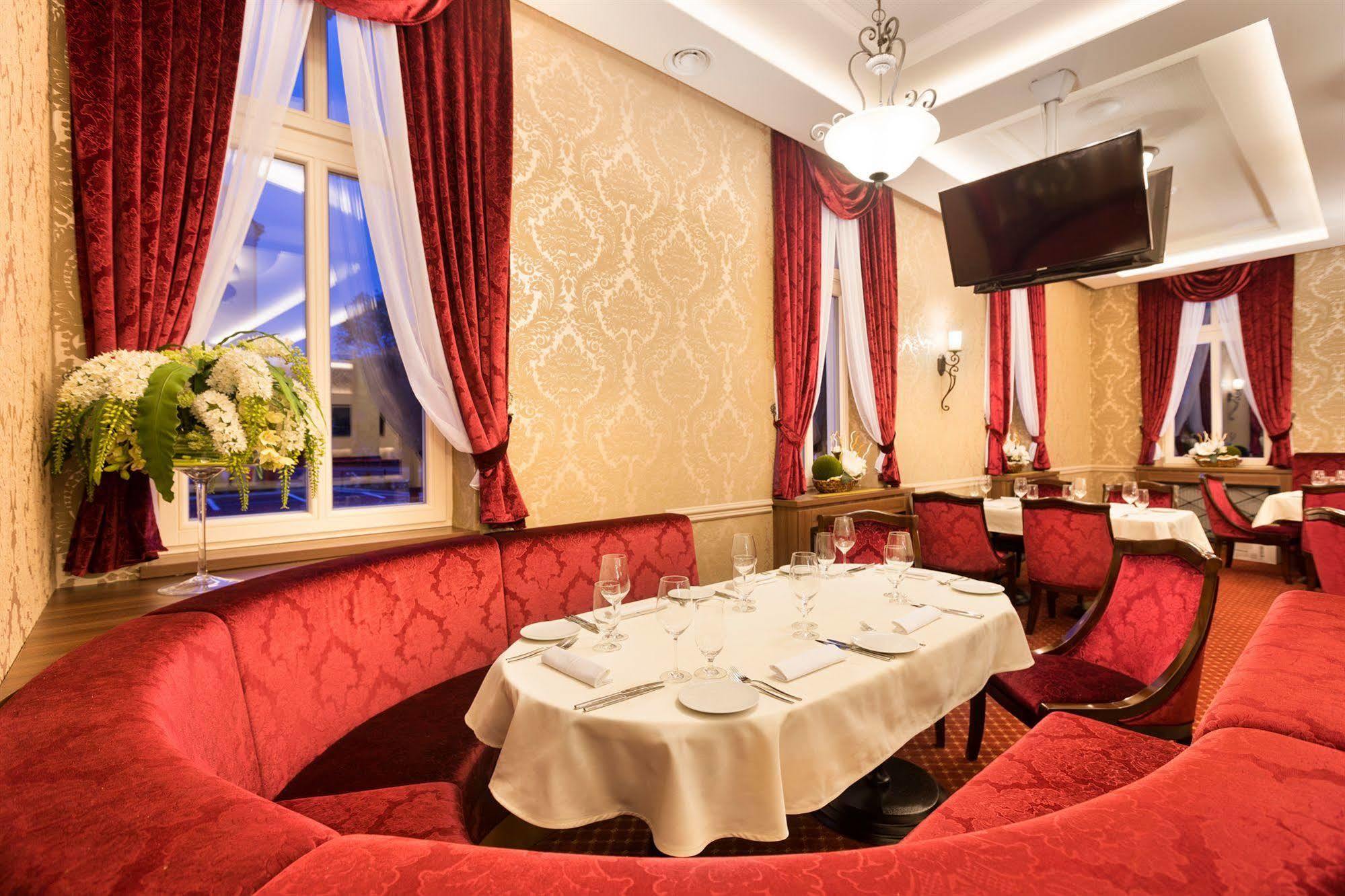 Hotel Dvorana Karlovy Vary Luaran gambar