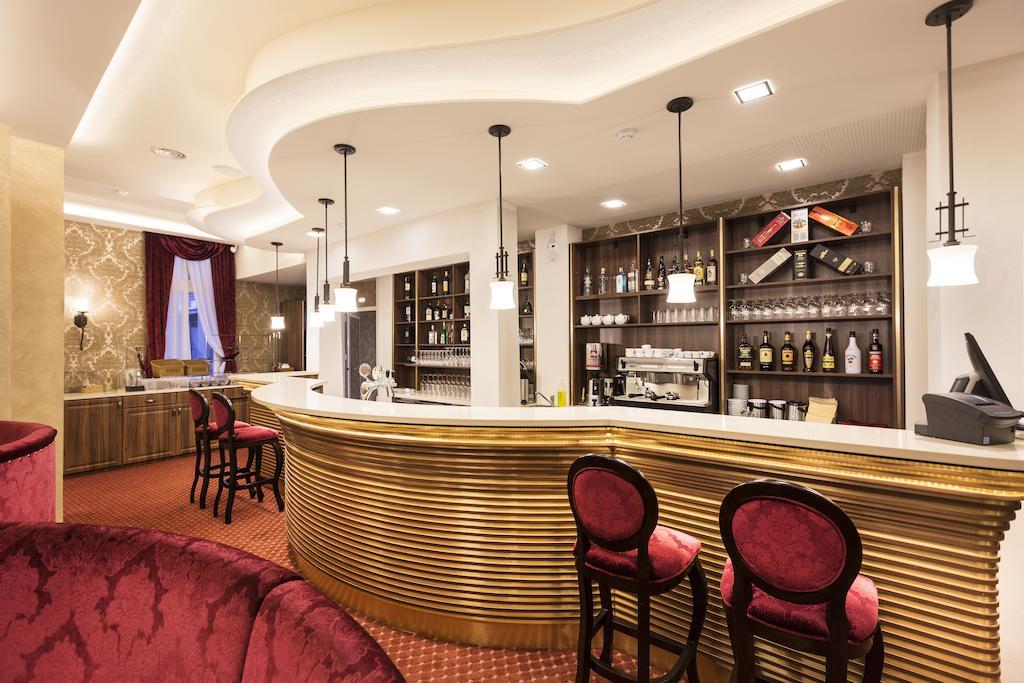 Hotel Dvorana Karlovy Vary Luaran gambar